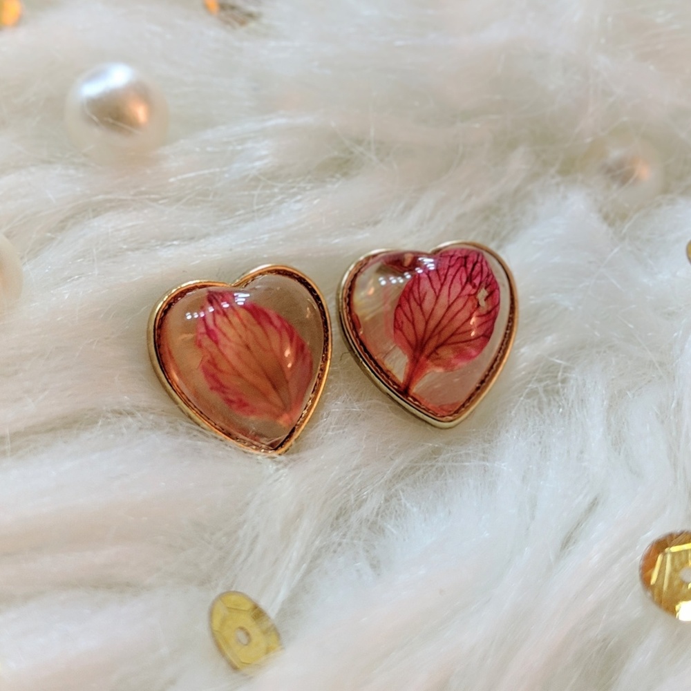 CUTE Heart with Leaves Earrings ❤️NEW❤️BOUTIQUE❤️